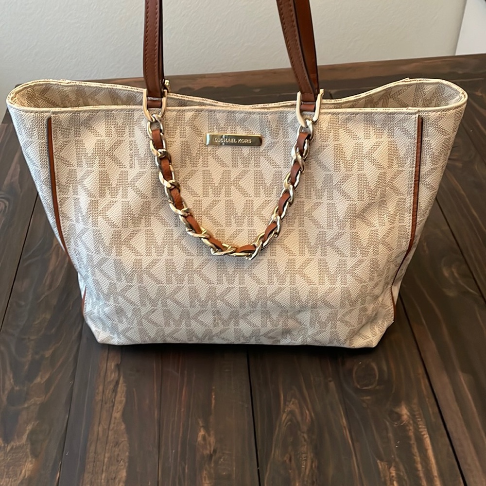 Gorgeous Michael Kors Handbag